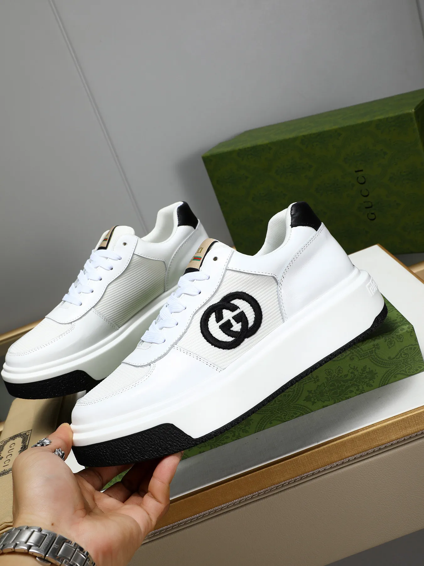 Men's shoes 💰480 New men's shoes GUCCI Fashion trend Made of first-layer calfskin ➕ washed sheep lining! The foot feels super comfortable and the workmanship is impeccable. Foam ultra-light outsole, size: 38-44 (45 customized) 4 colors to choose from!